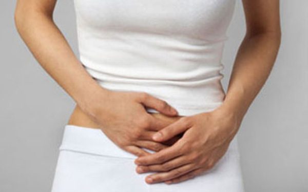 Đau bụng dưới rốn ở giữa có thể là triệu chứng của bệnh nhiễm trùng không?
