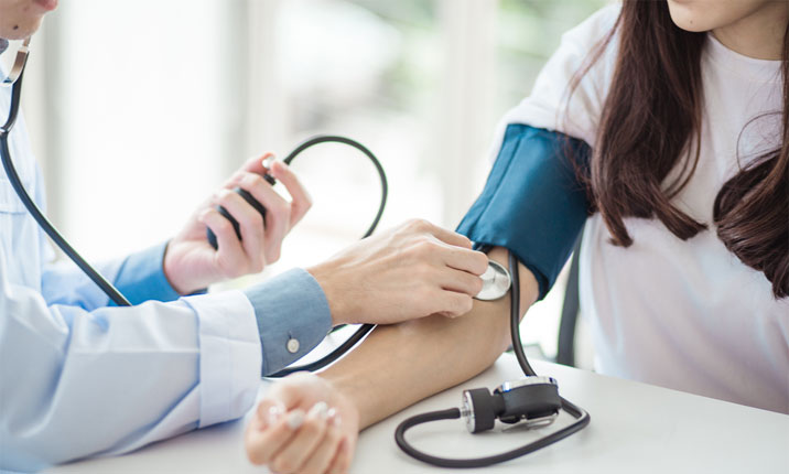 Có những nguyên nhân nào khiến cho huyết áp của một người bệnh không ổn định?
