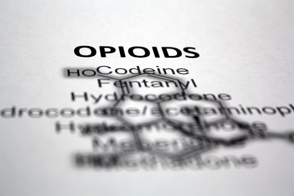 Các tác dụng phụ của thuốc giảm đau nhóm opioid là gì?
