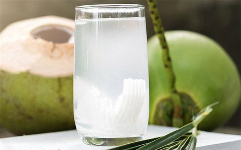 Người bệnh tiểu đường nên uống nước dừa mỗi ngày bao nhiêu lượng?
