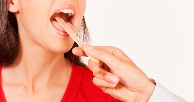 Làm thế nào để chăm sóc và giữ gìn sức khỏe cho khoảng miệng dưới lưỡi?
