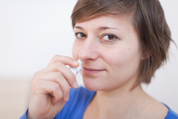 Thuốc xịt mũi thường có thành phần chính là gì?

