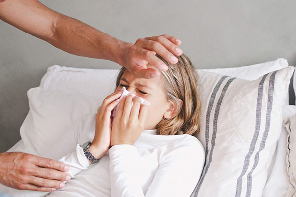 Phân biệt triệu chứng của COVID-19 và bệnh cảm lạnh, cảm cúm