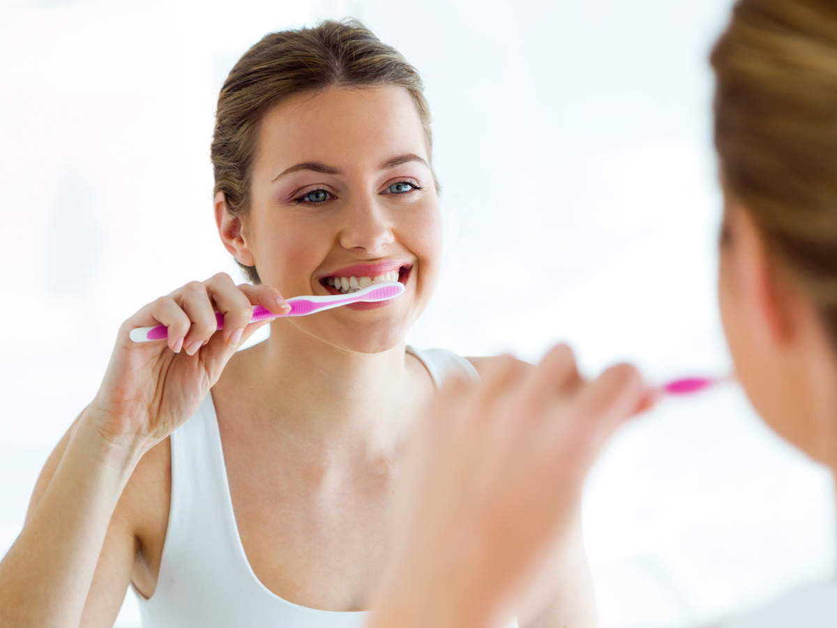 vệ sinh răng miệng giúp làm trắng răng